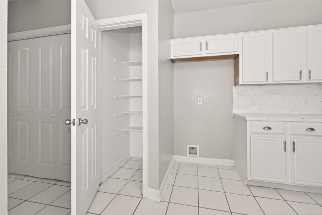 Building Photo - 4018 Timber Corner