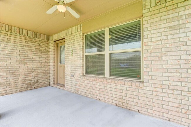 Building Photo - 23815 Rivage Ridge Dr