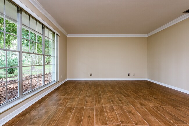 Building Photo - 119 Rio Pinar Dr