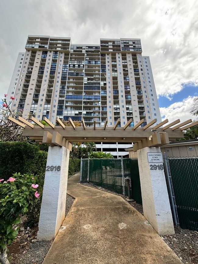 Building Photo - 8th Floor Golf Course View 2 Bed 2 Bath 1 ...