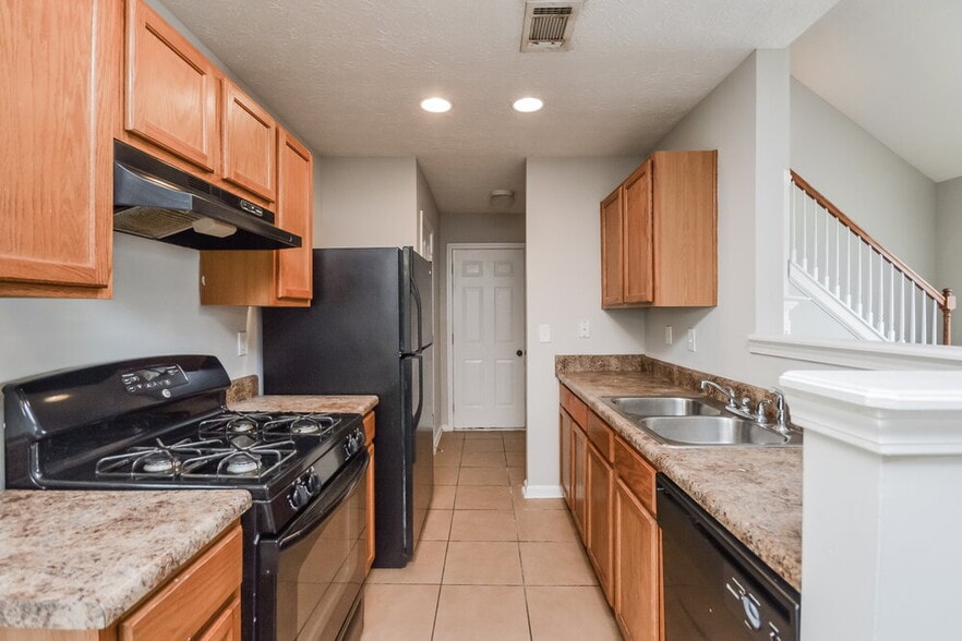 Building Photo - 145 Meadowridge Dr