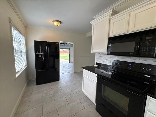 Building Photo - 3824 Winona Dr