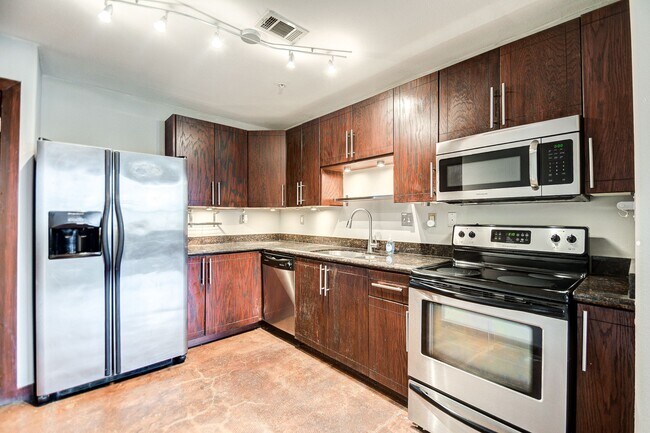 Building Photo - 2205 Mckinney St