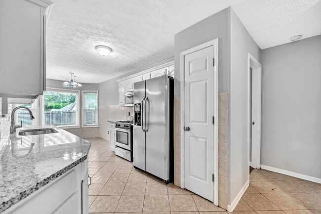 Building Photo - 825 Chatham Park Dr SW