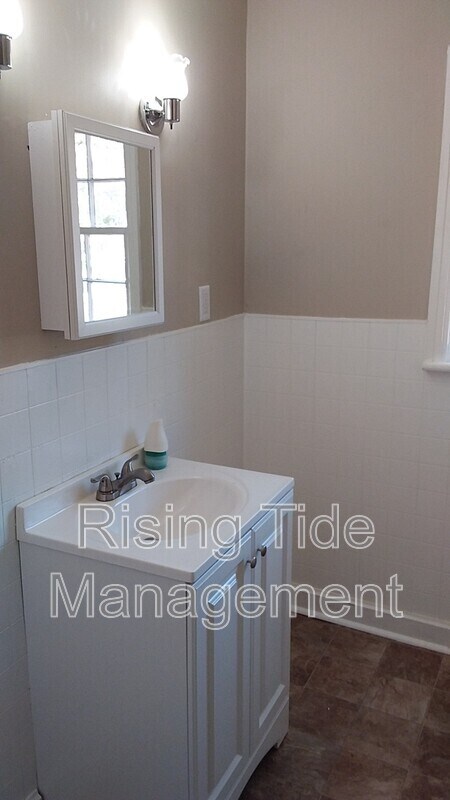 Building Photo - 605 Robison Dr