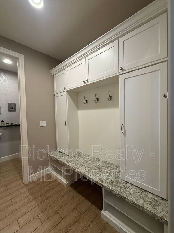 Building Photo - 3325 Show Jumper Ln