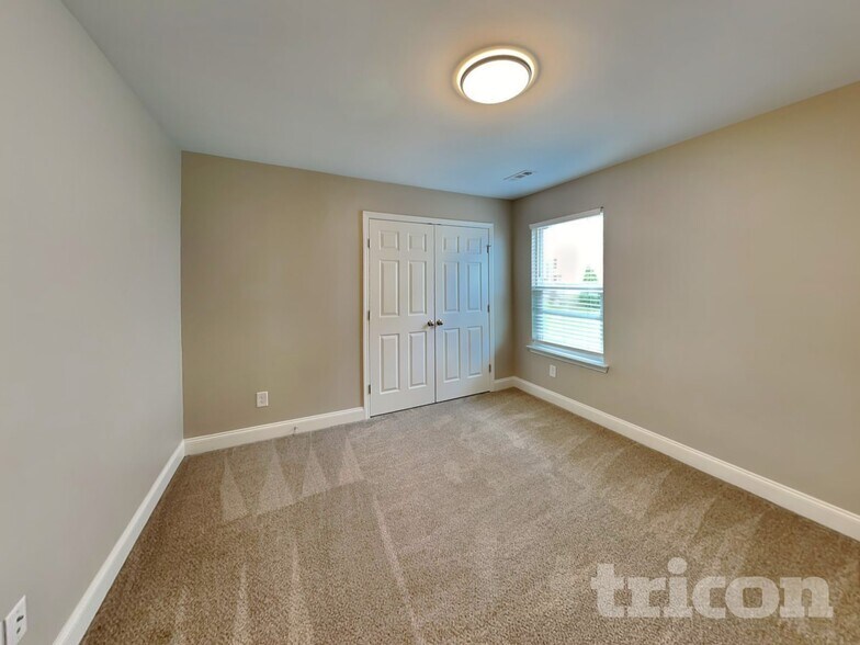 Building Photo - 1021 Laurelwood Dr