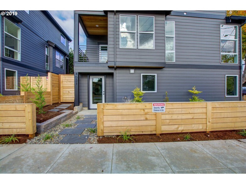 Building Photo - 2873 SE 41st Ave