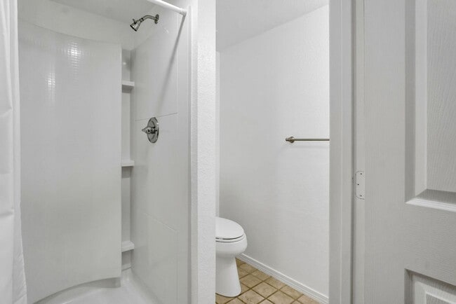 Building Photo - Beautiful townhome in La Jolla!  Three bedrooms plus office/extra bedroom! Available immediately!