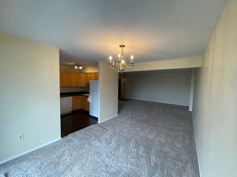Building Photo - 1590 Alta Dr
