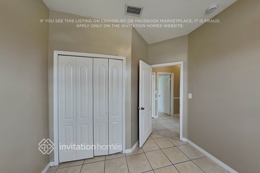 Building Photo - 16960 SW 141st Ave