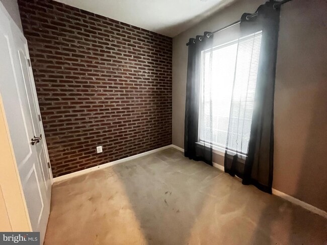 Building Photo - 8195 Falls Grove Dr