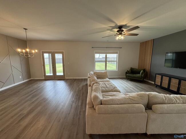 Building Photo - 209 Saddle St