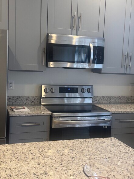 Building Photo - 1622 Montauk Dr