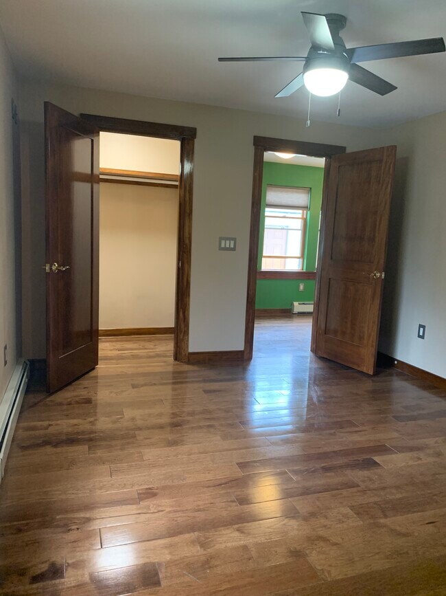 Building Photo - 5 Oak St