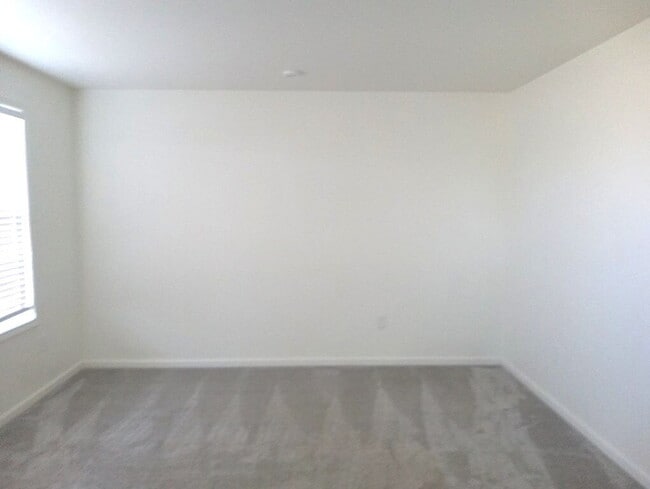 Building Photo - Spacious 4-Bedroom Home with 3 Full Baths in Swartz Creek
