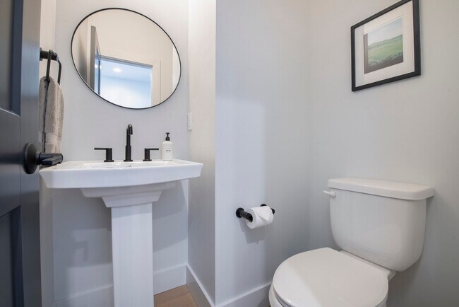 Building Photo - 85 Haverly St