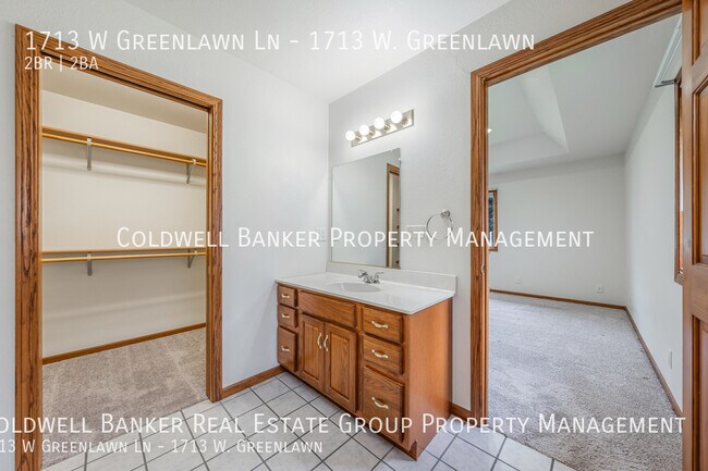Building Photo - 1713 W Greenlawn Ln