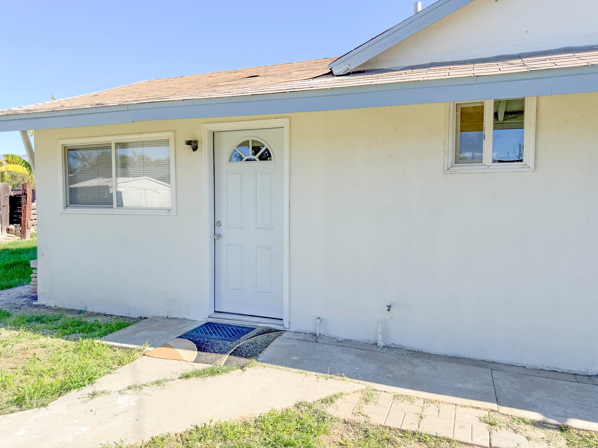 (B) Entrance - 1722 E Victoria Ave