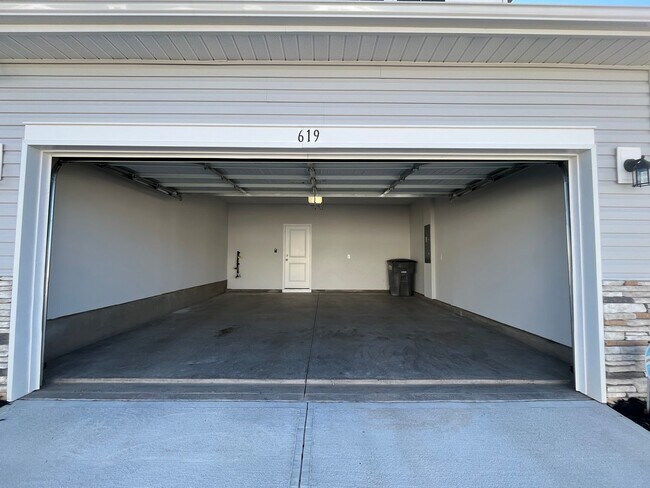 Building Photo - New 4/3 Townhome Available Now