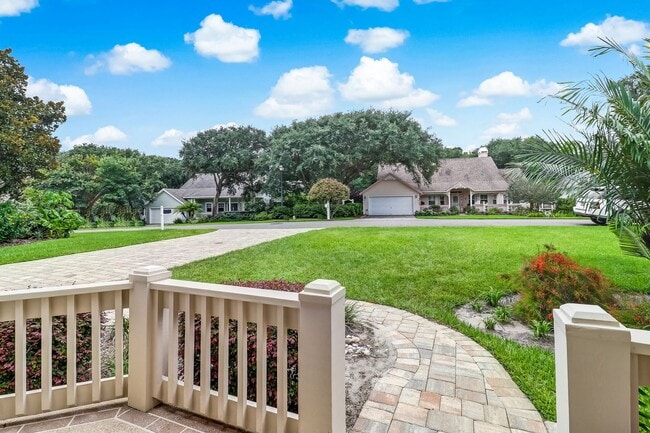 Building Photo - Coastal Living on Amelia Island