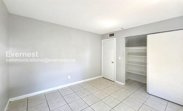 Building Photo - 1315 Browning St