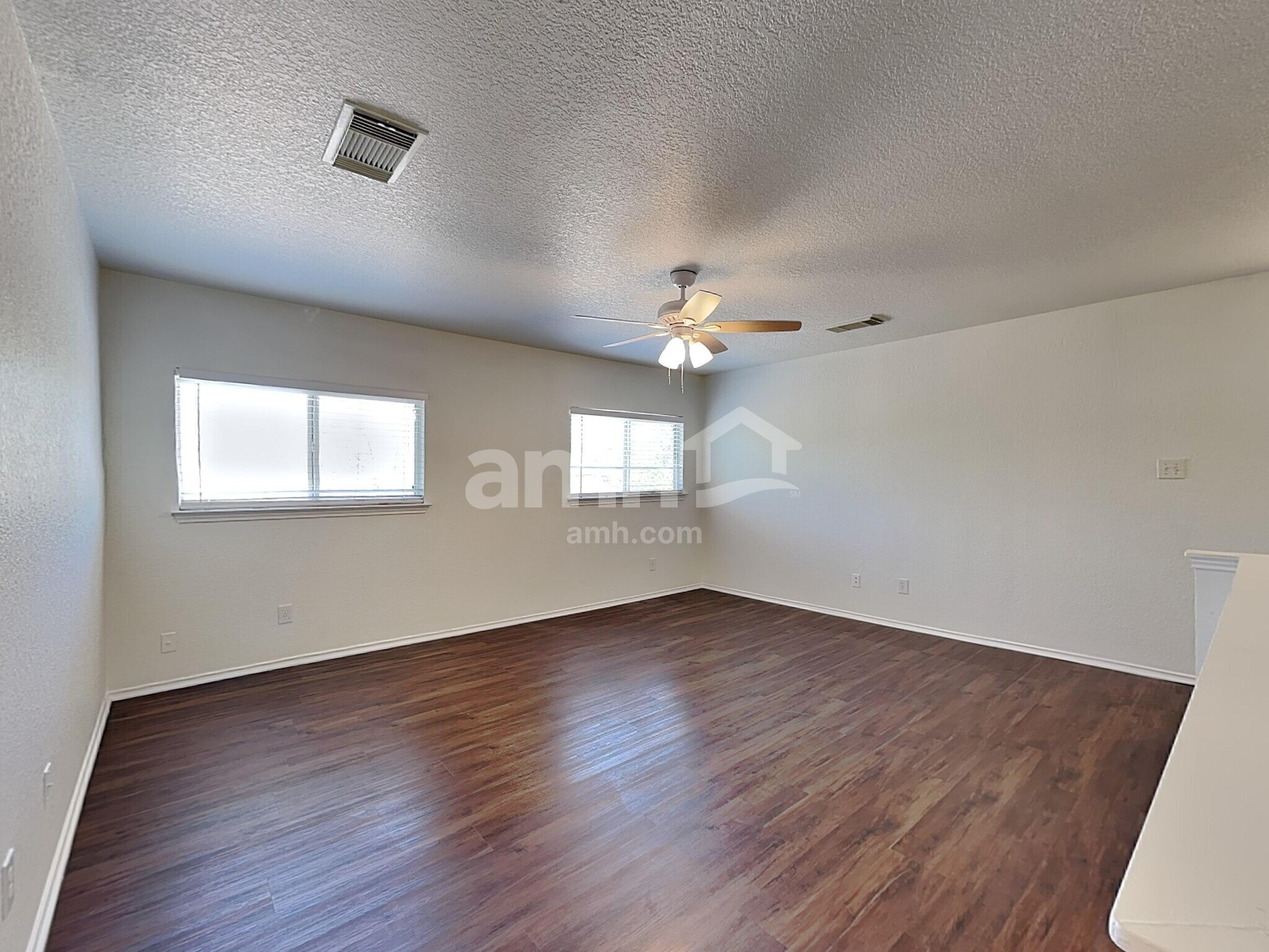 Building Photo - 10423 Manor Crk