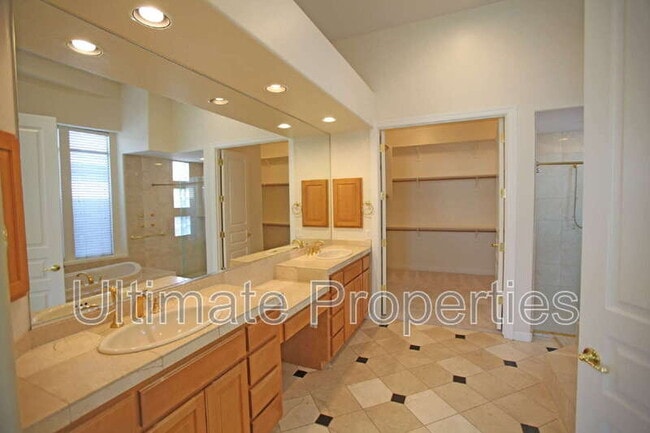 Building Photo - 11050 E Verbena Ln