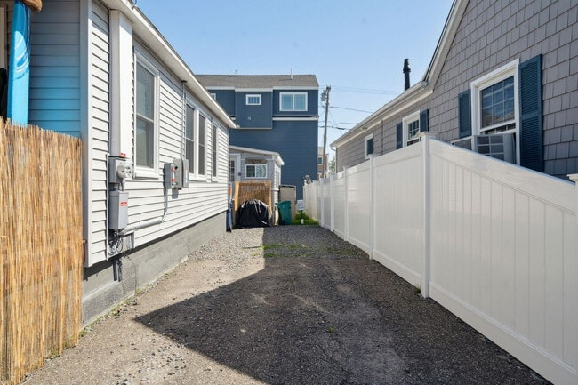 Building Photo - 20 Highland Ave