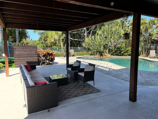 Building Photo - 4 Bed/2 Bath Waterfront Paradise with Pool, Dock & Gulf Access in Baileys Bluff