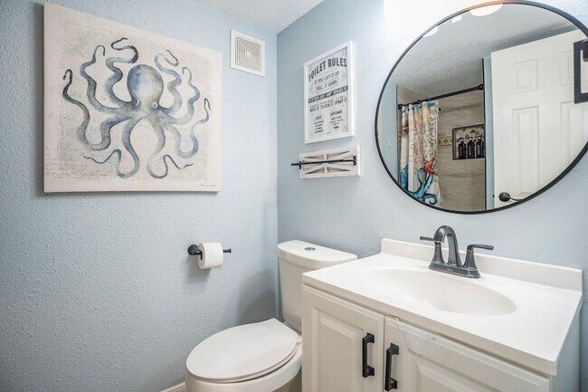 Building Photo - 6300 Seawall Blvd