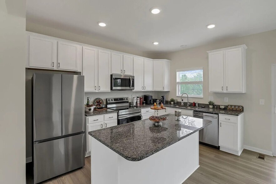 Building Photo - 111 Coyote Willow Dr