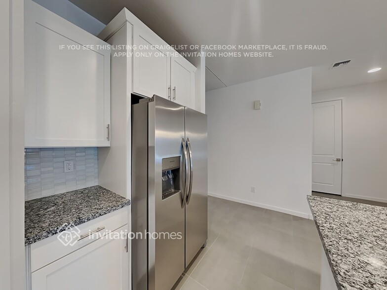 Building Photo - 17705 W Pinnacle Vista Dr