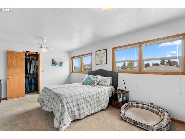 Building Photo - Great Home on 1/3 Acre