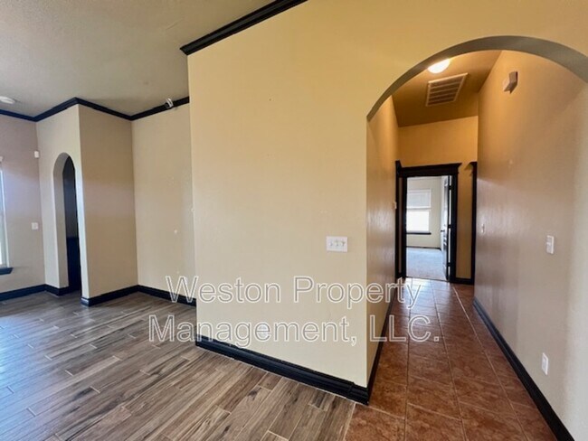 Building Photo - 19136 Cottonwood Ct