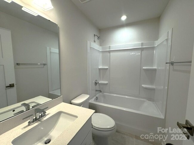 Building Photo - 437 Serenity Cir