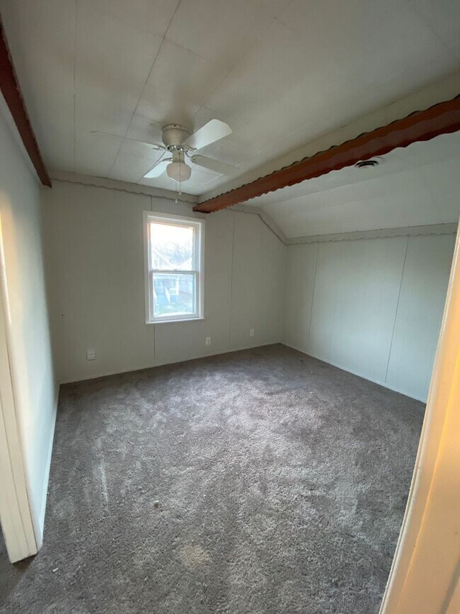 Building Photo - 1 Bedroom Apartment - Now Available!