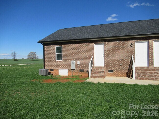 Building Photo - 405 Northbrook III School Rd