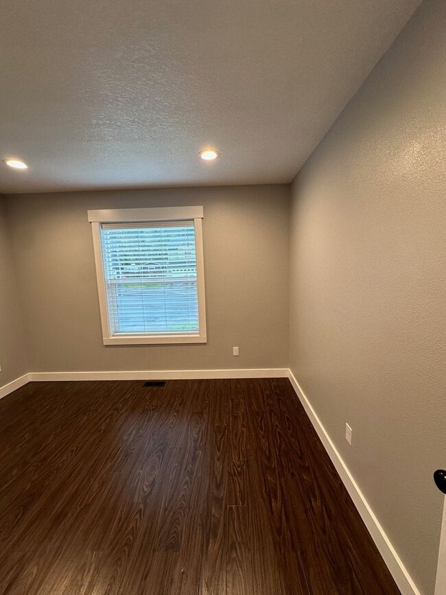 Building Photo - 1670 Westwind Cir