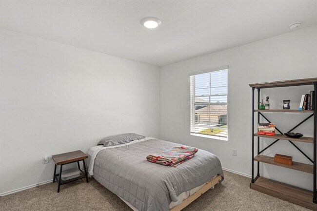 Building Photo - 12404 Silversmith Ln