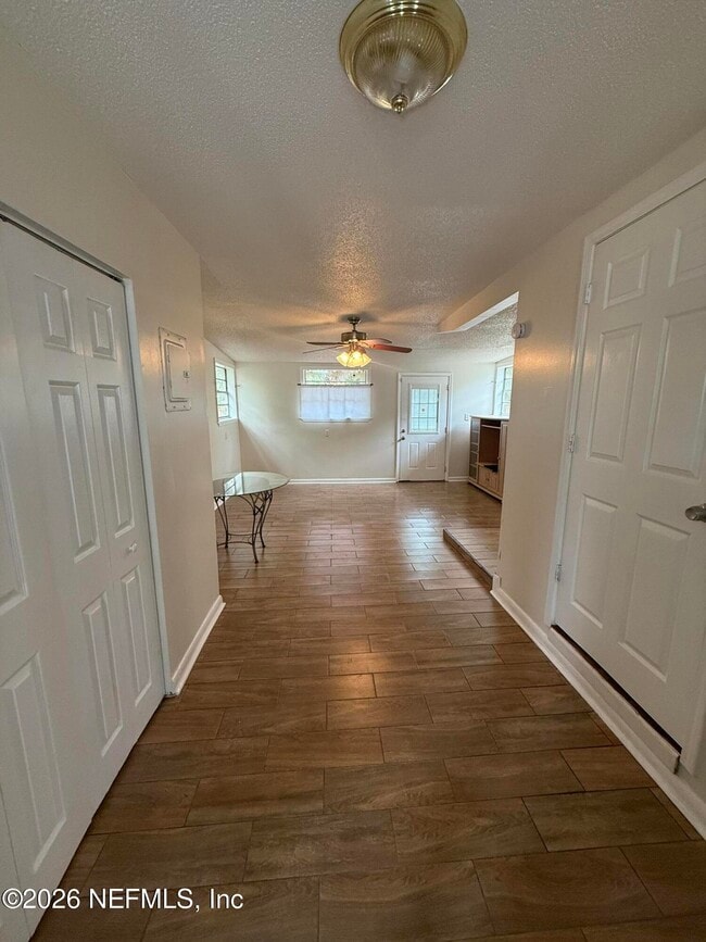 Building Photo - 909 La Marche Dr