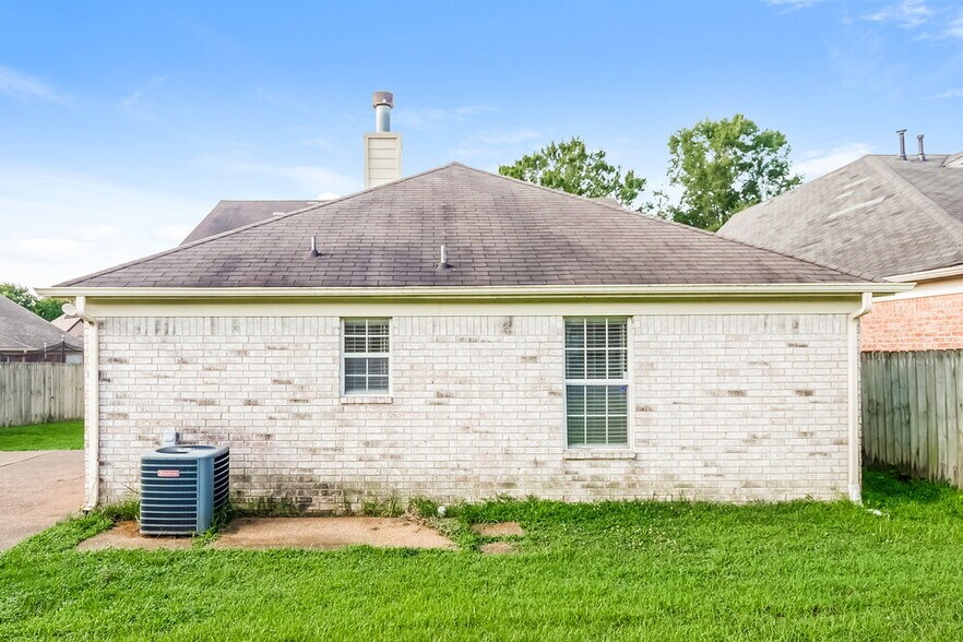 Building Photo - 10104 Cross Hill Dr