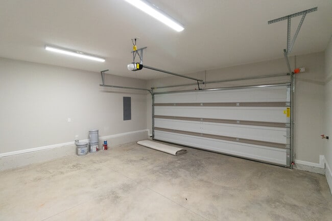 Building Photo - 628 Drakewood Rd