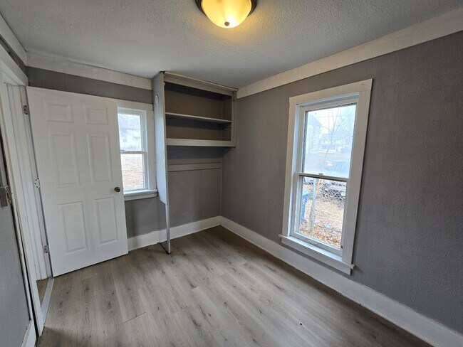 Building Photo - 714 W 1st St