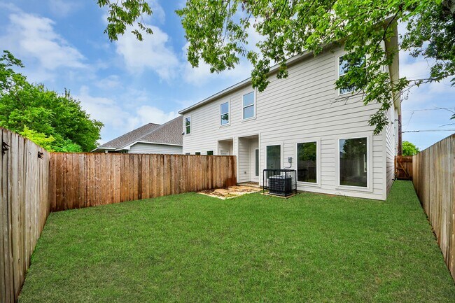 Building Photo - 8218 Lawler St