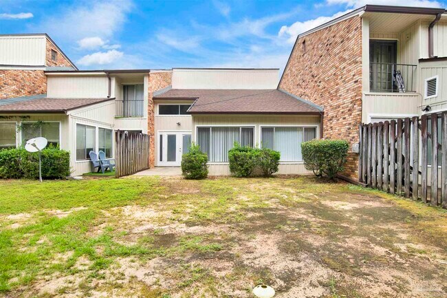 Building Photo - 4707 Huron Dr