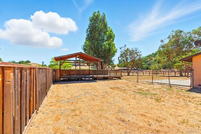 Building Photo - $5995 - Ranch-style home with acreage in West Gilroy's quiet countryside