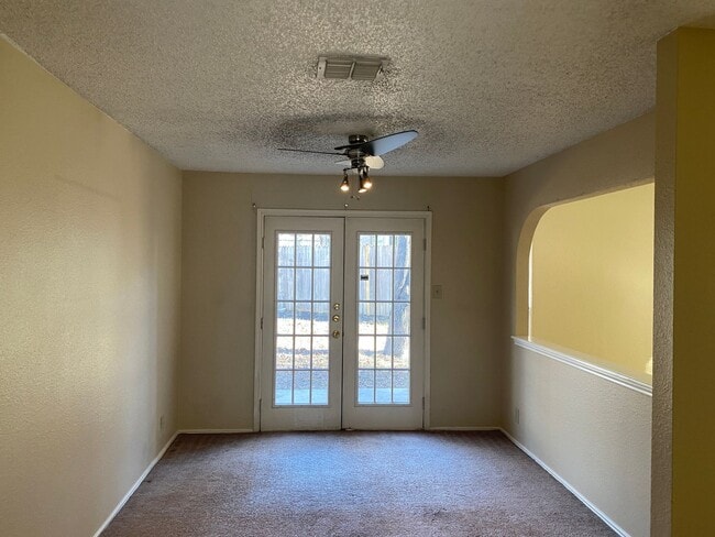 Building Photo - 3 Bedroom/2 Bath Applecreek Subdivision