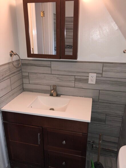 Building Photo - 1127 S 48th St