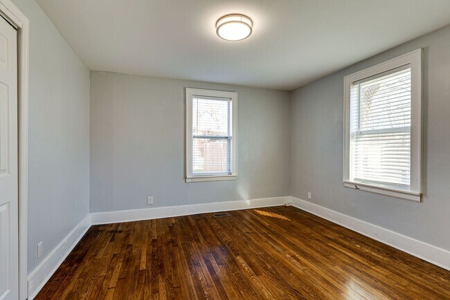 Building Photo - Spacious 4 Bed/ 3.5 Bath Home in Madison w Detached Office and Full Bath, 2 Car Garage, 1/2 acres...